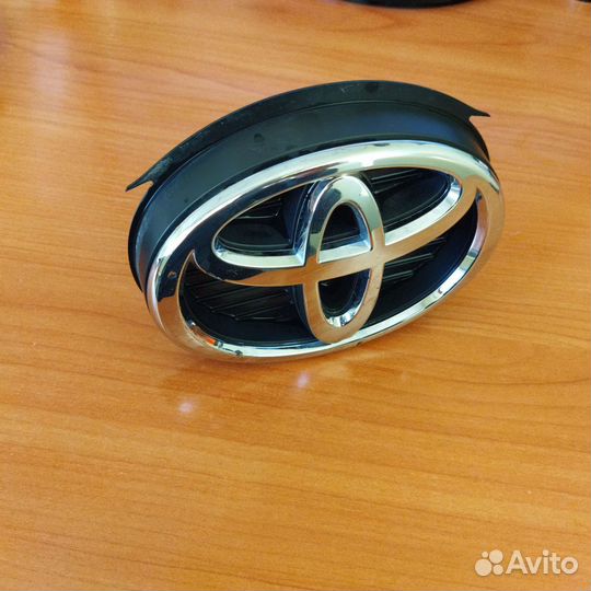 Эмблема toyota