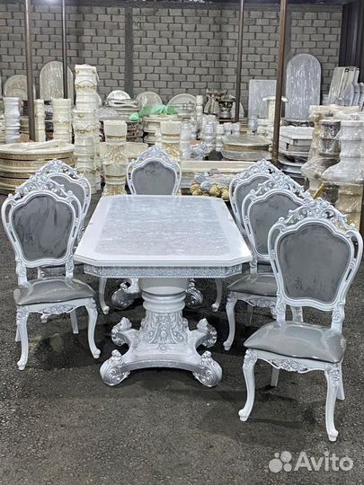 Столы и стулья