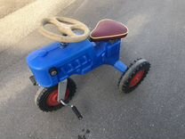 Детский педальный трактор