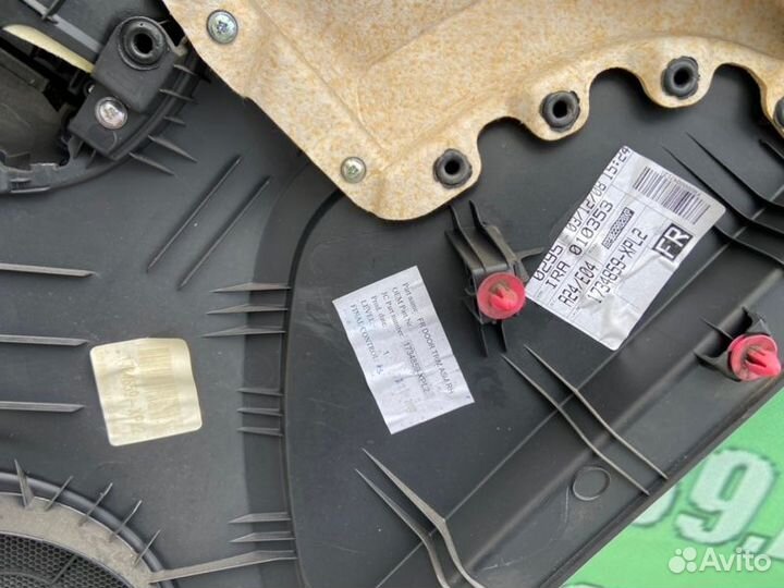 Обшивка салона передняя правая Hyundai I30 1 FD