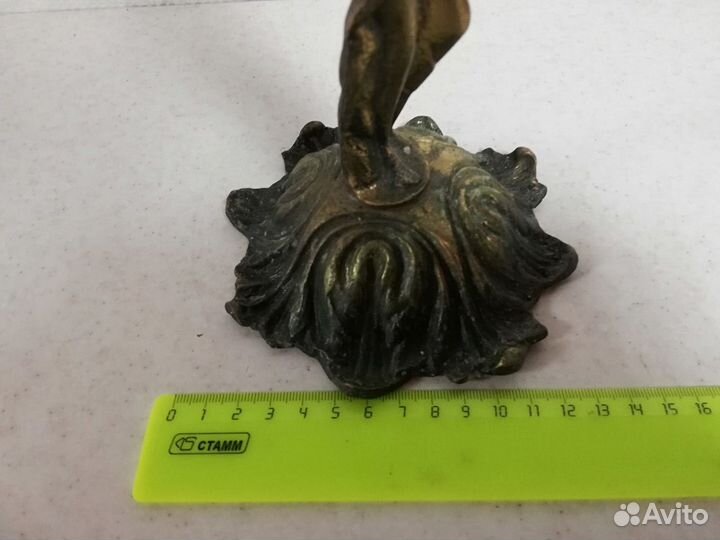 Старинный подсвечник из бронзы