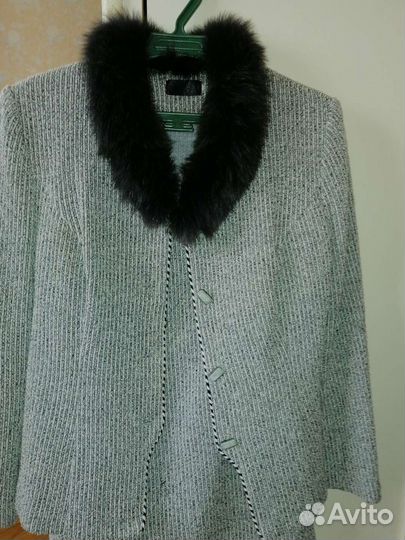 Костюм с песцовым воротником