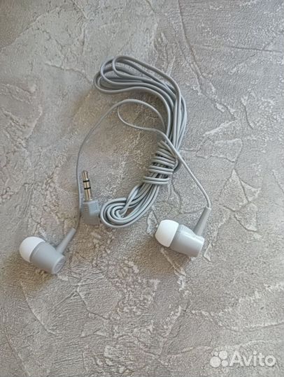 Проводные наушники