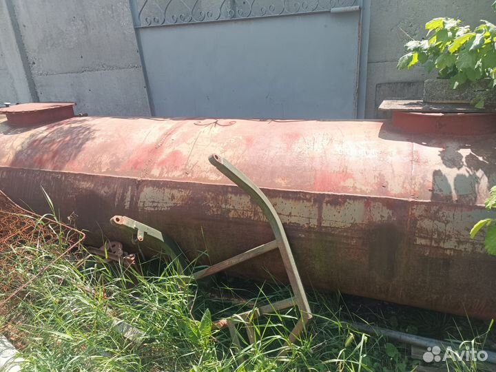 Емкость для воды бу