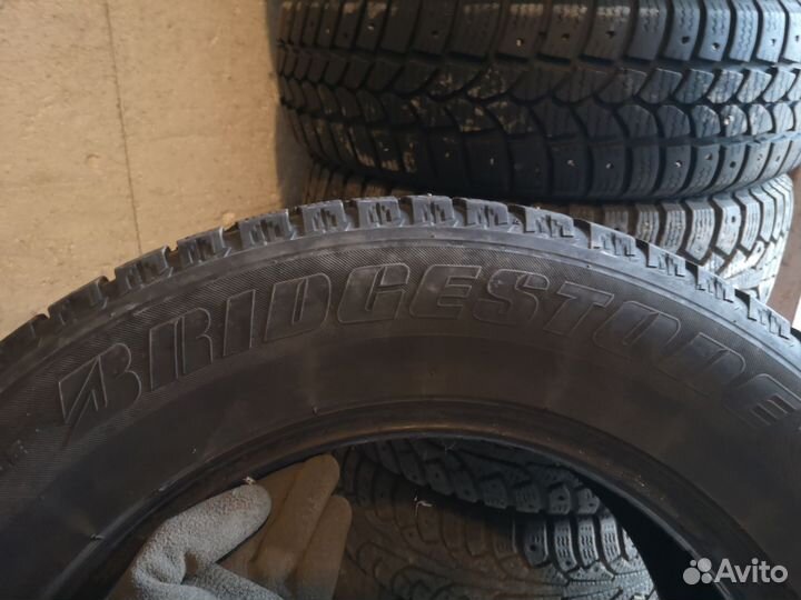 Bridgestone Ice Cruiser 7000 235/65 R17
