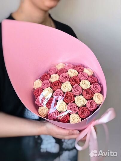 Шоколадные розы подарок на 8 марта