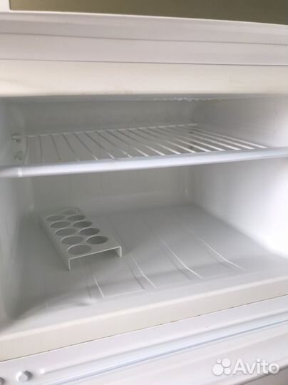 Холодильник Indesit ST145.028 две камеры