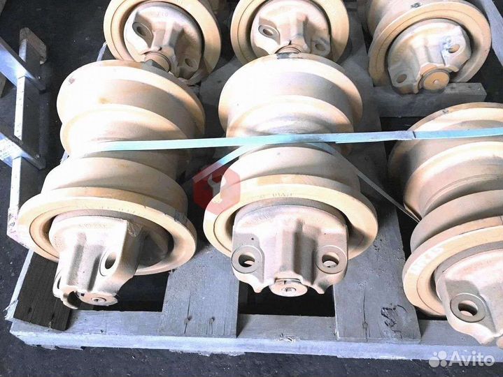 Каток поддерживающий Hitachi EX400-5 4656891