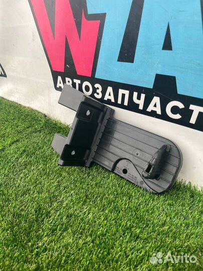 Кронштейн полки багажника левый Tesla Model X 2018