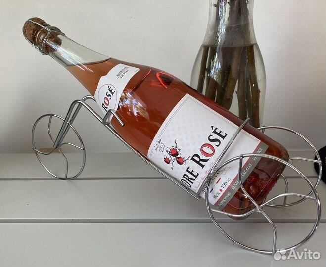 Металлическая подставка под бутылку