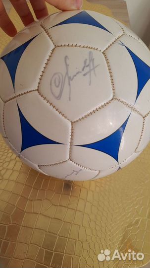 Футбольный мяч с автографами