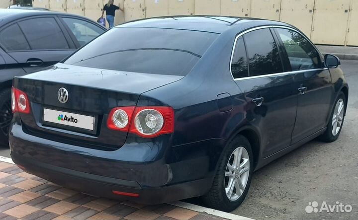 Volkswagen Jetta 1.6 МТ, 2006, битый, 230 000 км