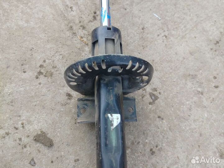 Стойка передняя Skoda Fabia 2