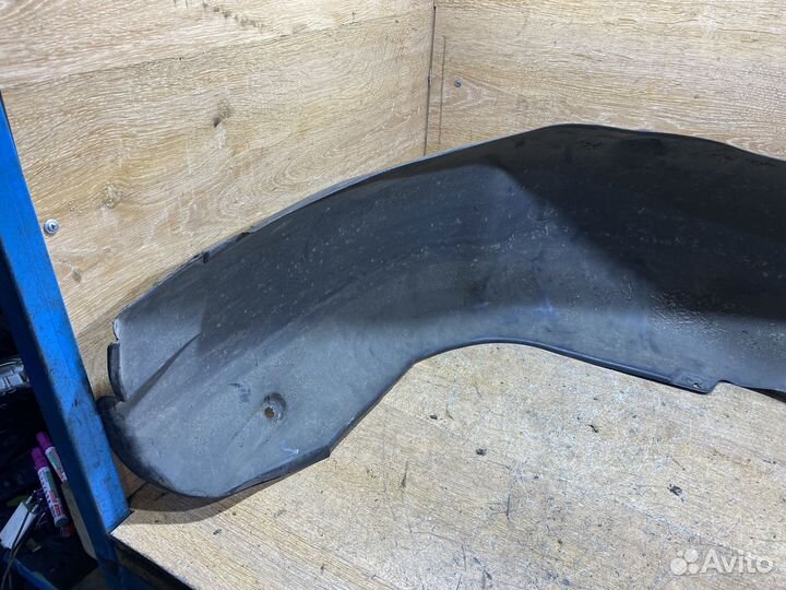 Подкрылок задний левый Mercedes W210 1704304