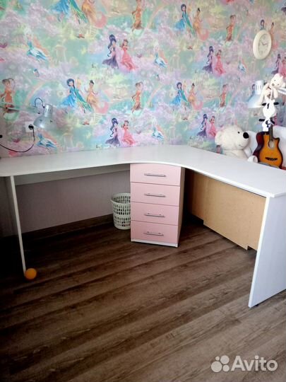 Продам стол письменный угловой для двойни