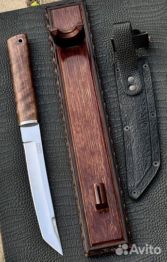 Нож Танто на подставке