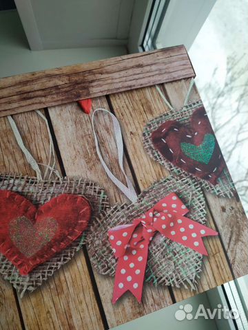 Подарочная коробка с лентами