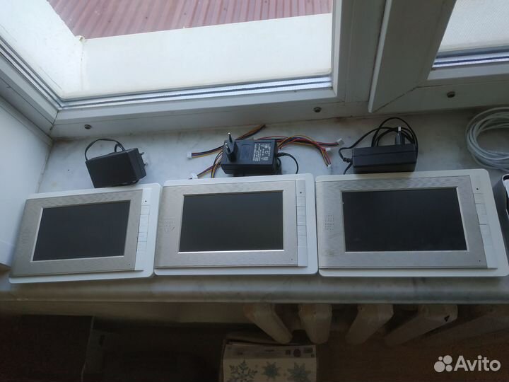 Видеодомофон XSL-V70C 3-х экранный