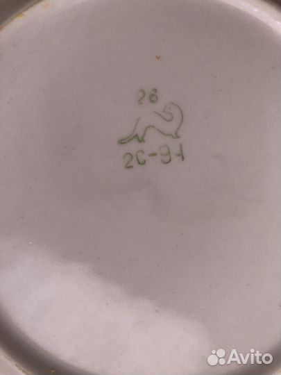 Набор фарфоровых новых тарелок