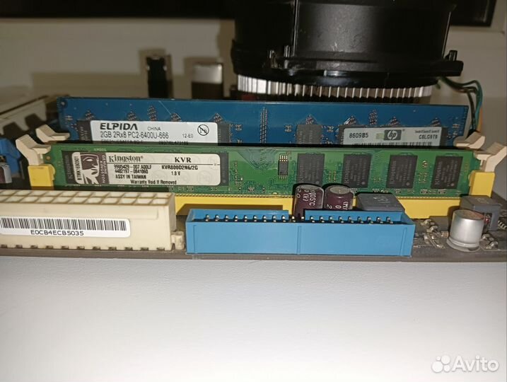 Материнская плата с процессором и памятью