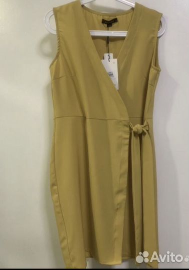 Новое платье с запАхом горчичного цвета