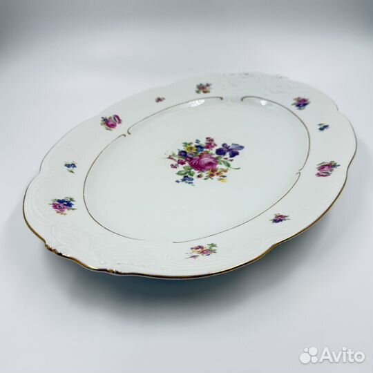 Сервировочное блюдо с флоральным декором, фарфор
