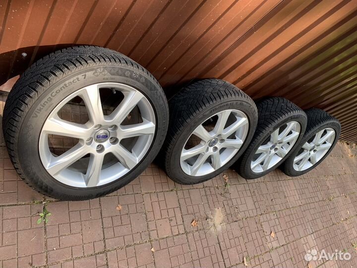 Диски литые Volvo R17 31400029 с резиной 2021 года