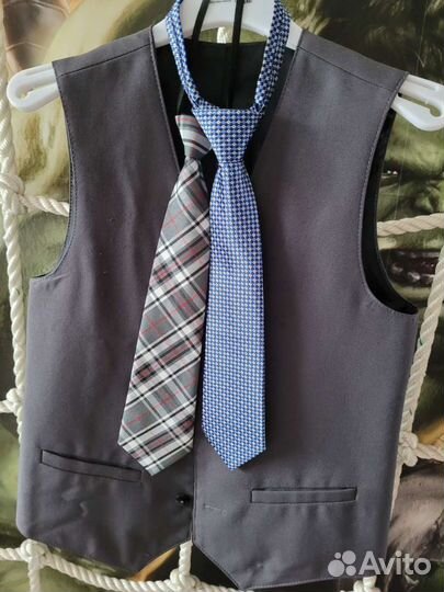 Рубашка школьная и жилетка