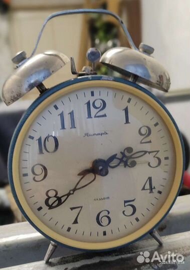 Будильник янтарь СССР
