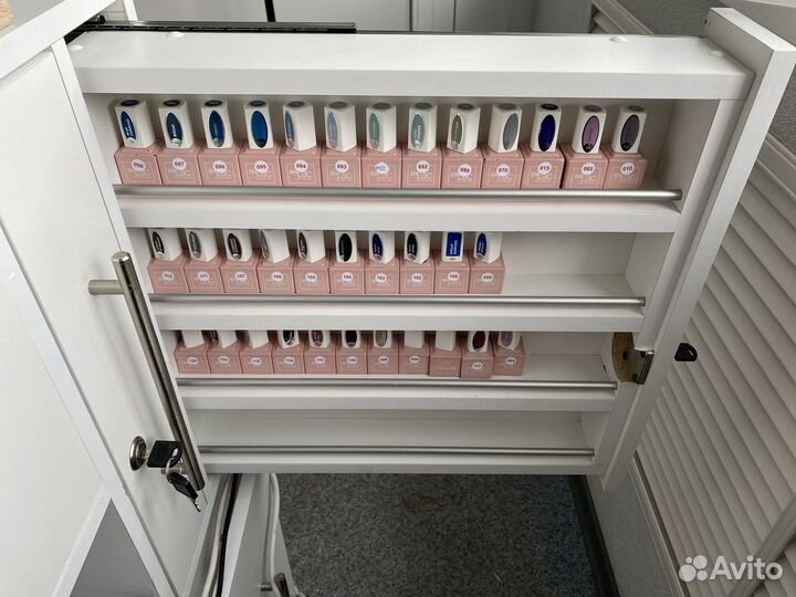 Стол для мастера маникюра