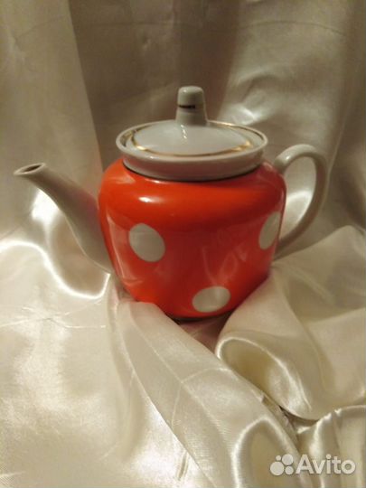 Сервиз красный в белый горох