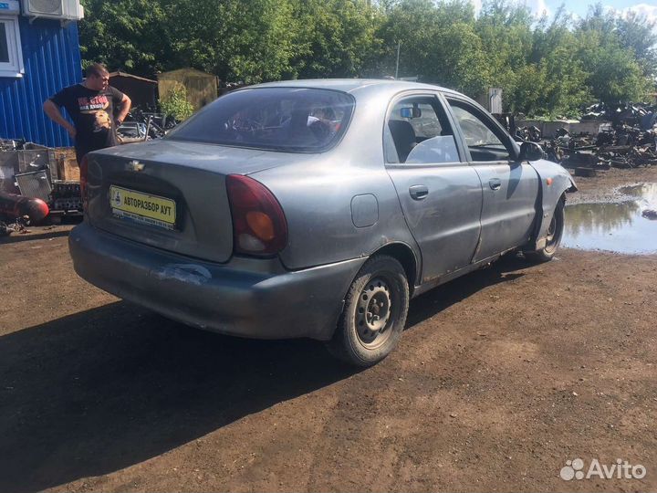 Стекло задней правой двери Chevrolet lanos 1.5