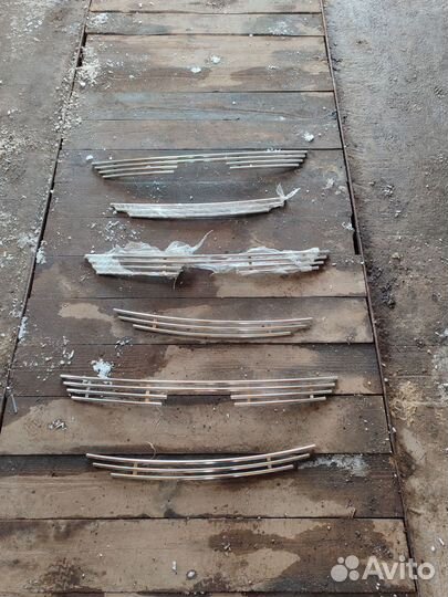 Накладка на решётку радиатора Ларгус