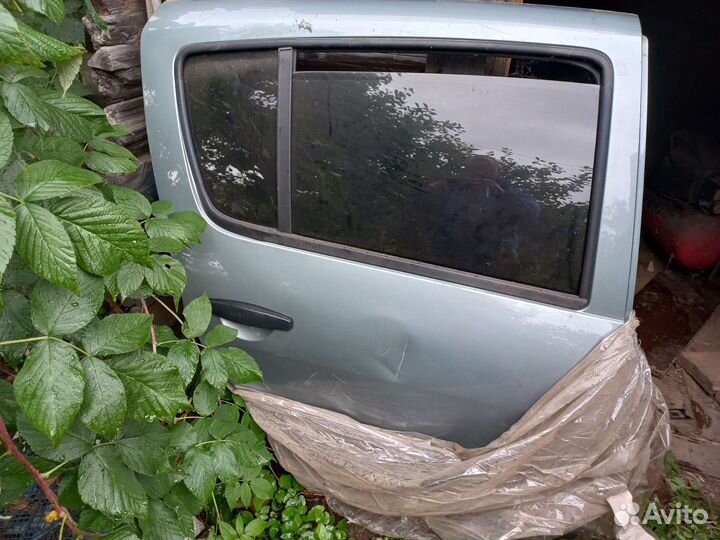 Продам зад. правые двери от Рено