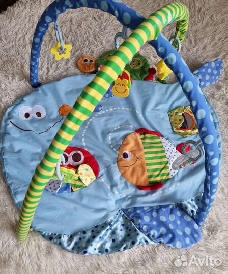 Развивающий коврик для малышей с дугами