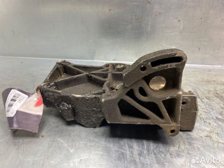 Кронштейн кондиционера Volkswagen Passat B5