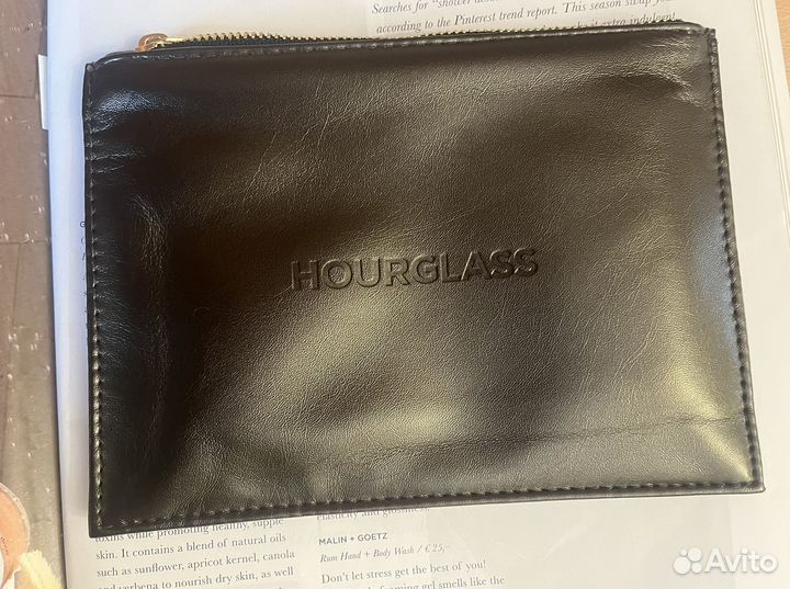 Hourglass нaбоp миниaтюp в фирменной коcметичкe