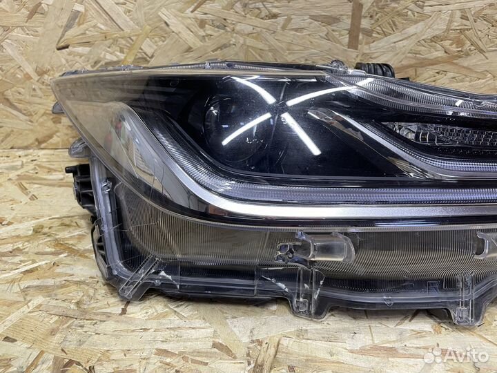 Фара передняя правая LED Toyota Corolla 210