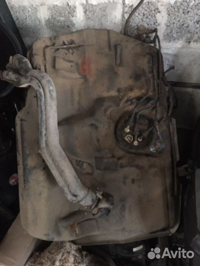 Бензобак на Мицубиси каризма