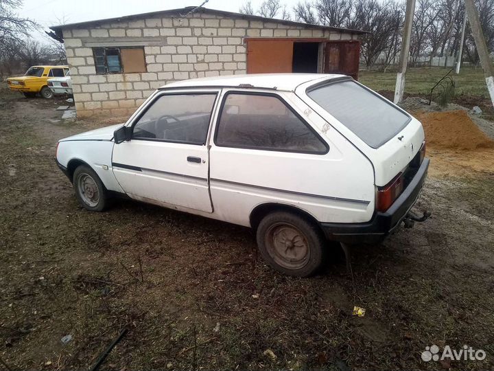 Капот на таврию