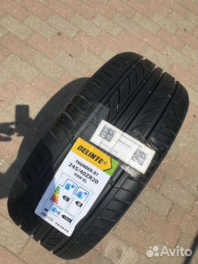 Delinte Thunder D7 245/40 R20 99W