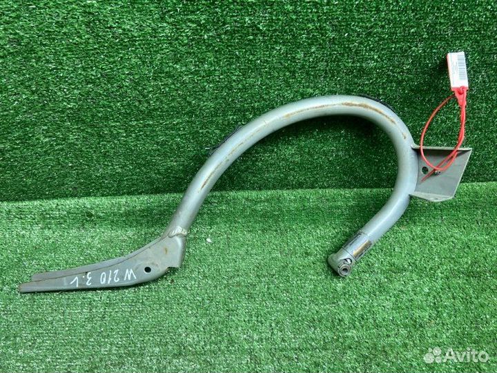 Петля багажника задняя левая Mercedes-Benz E W210