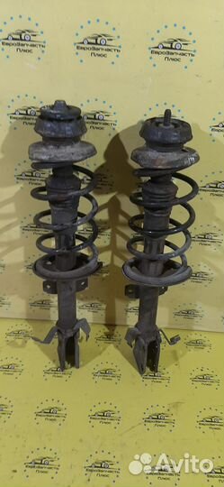 Стойка передняя (амортизатор) Renault Duster