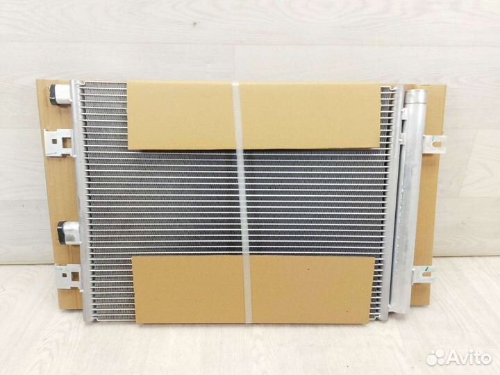 Радиатор кондиционера Renault Sandero