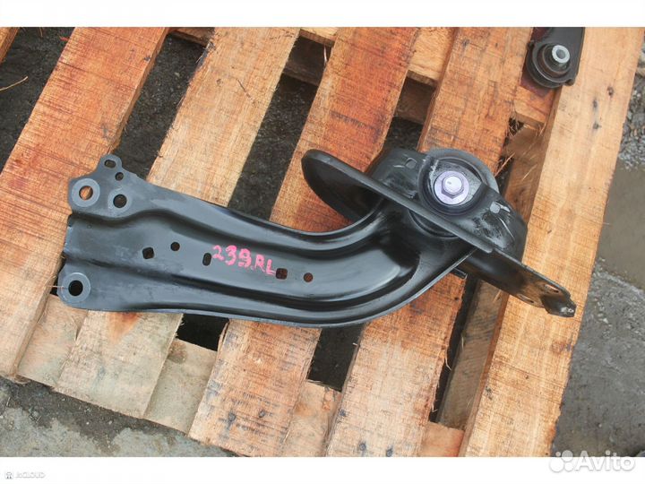 Рычаг на toyota corolla sport NRE210 8NR-FTS