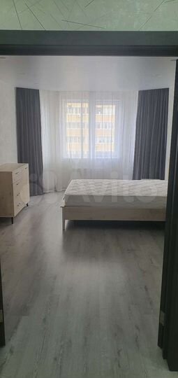 3-к. квартира, 80 м², 8/17 эт.