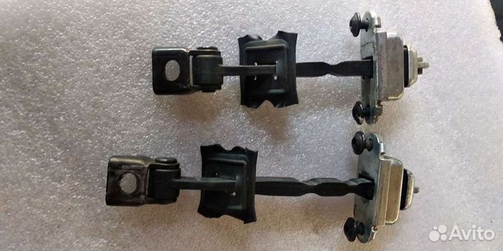 Ограничитель двери передней и задней. Октавия а5