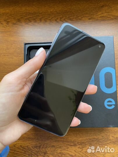 Samsung Galaxy S10e (Snapdragon 855), 6/128 гб