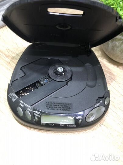 М.21940 CD-плеер Panasonic SL-S240