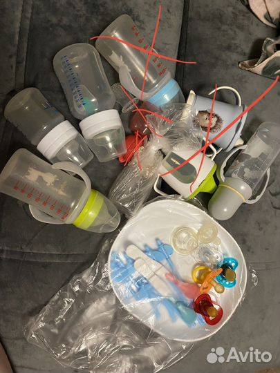 Бутылочки,соски,ложки, термоконтейнер